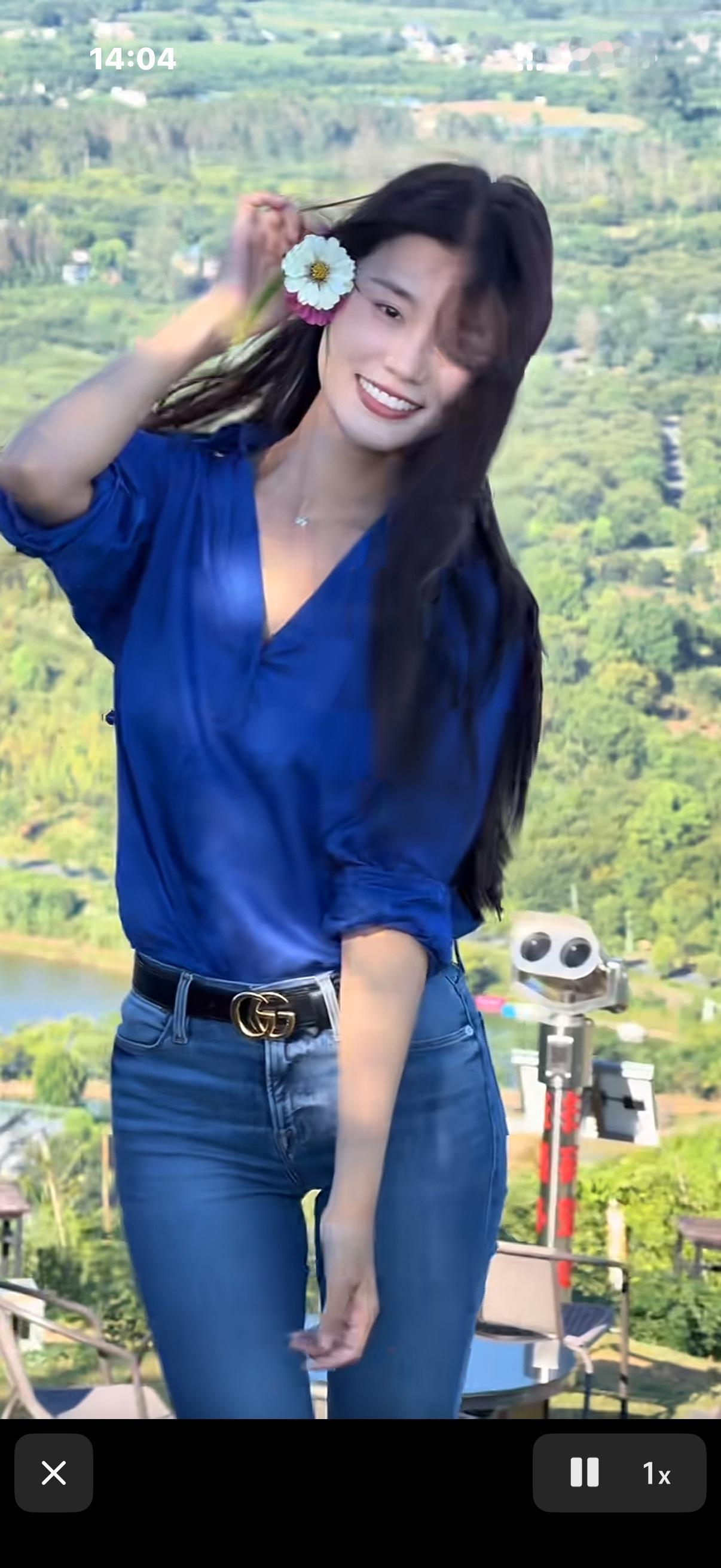到底是花美，还是人美？
自古英雄难过美人关