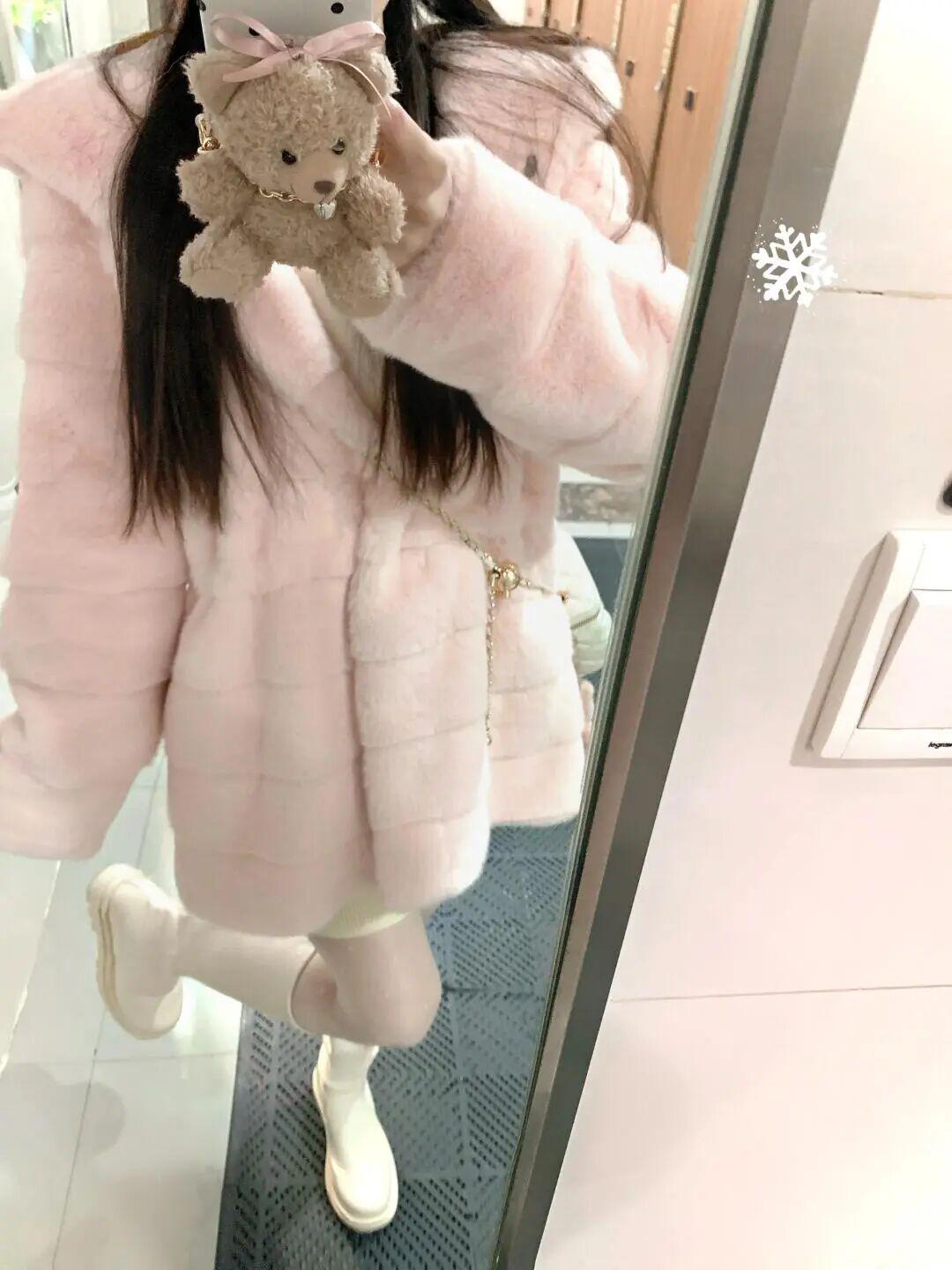 这身穿搭不错，老公们给我点个赞👍🏻么么哒😘