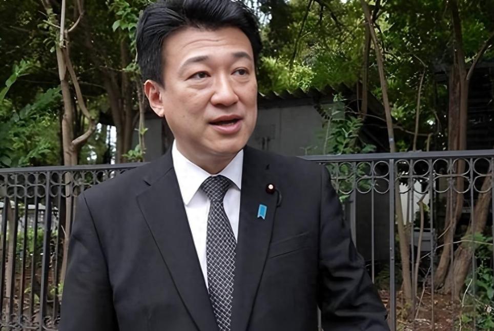 日本不到一天就扛不住了，开始叫冤，要求中方收回成命，还打算找七国集团搬救兵。
