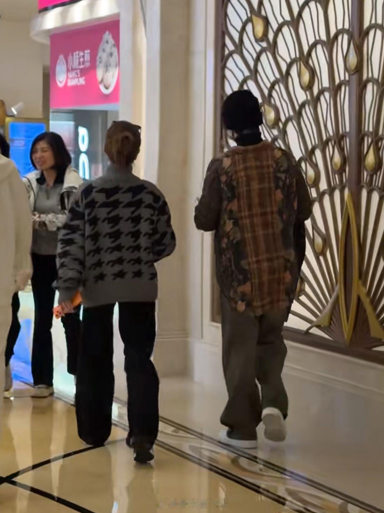 也是有现代售后了澳门偶遇何瑞贤郭俊辰何瑞贤郭俊辰一起出行