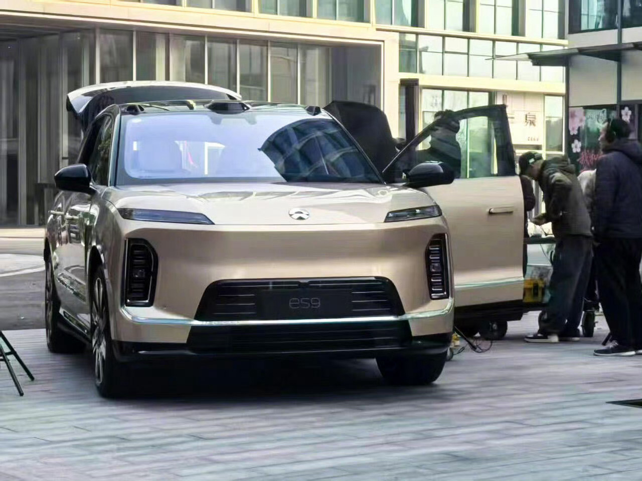 蔚来ES9实车曝光 