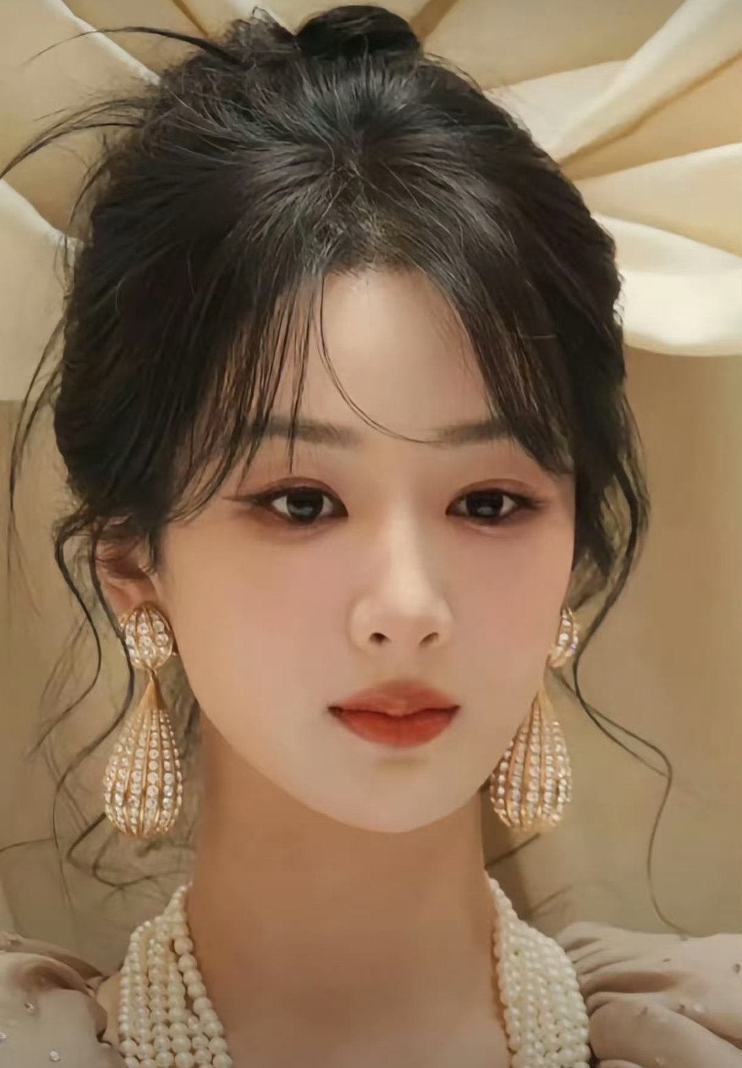 杨紫这种空气刘海好适合圆脸女生啊显得脸很小 可以借鉴一下 ​​​