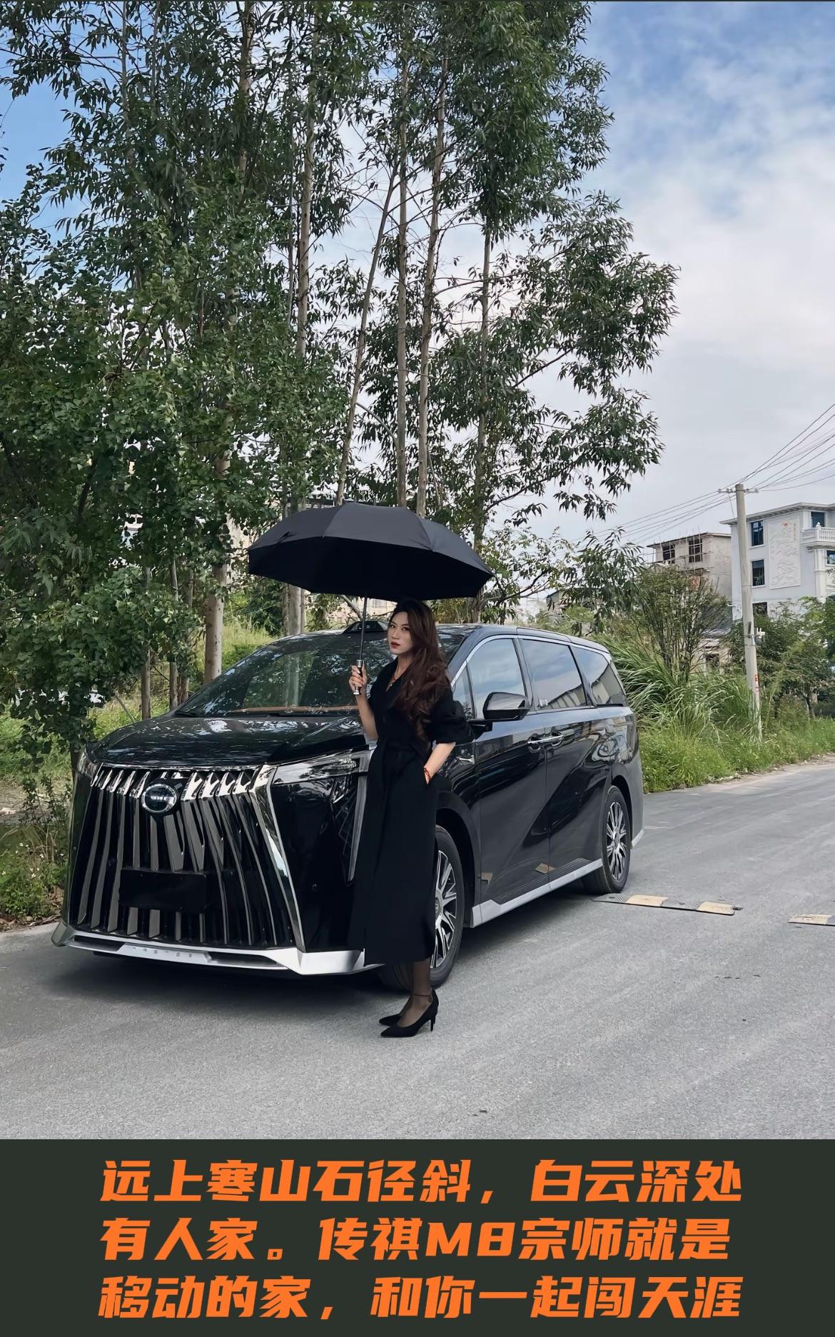 在钢筋森林里奔忙久了，人总想逃。逃向哪里？逃向一盏灯，一碗热汤，一双不必分秒必争