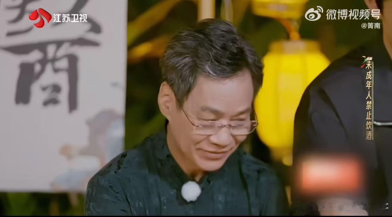 徐璐空耳夏之光笑到爆鸣 徐璐怕不是空耳界的扛把子？荔枝酒“封存”听成“丰唇”，那