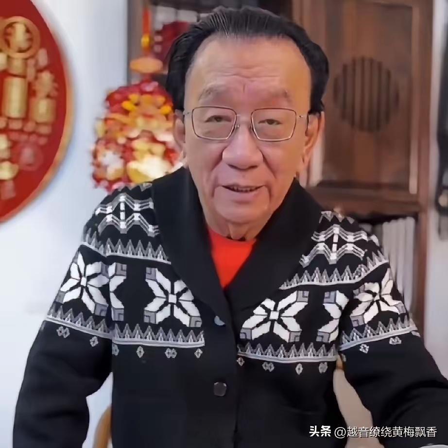 候耀华在一场直播里说了这么一段话耐人寻味：“郭德纲说相声暂且不说，唱评剧也不行，