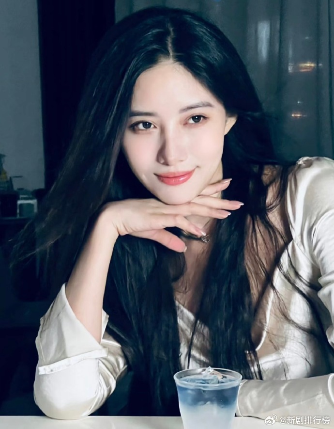 吴优贴脸开大周冬雨周五晚高疯谁还没看吴优周冬雨互怼名场面，句句扎心又句句亲昵，这