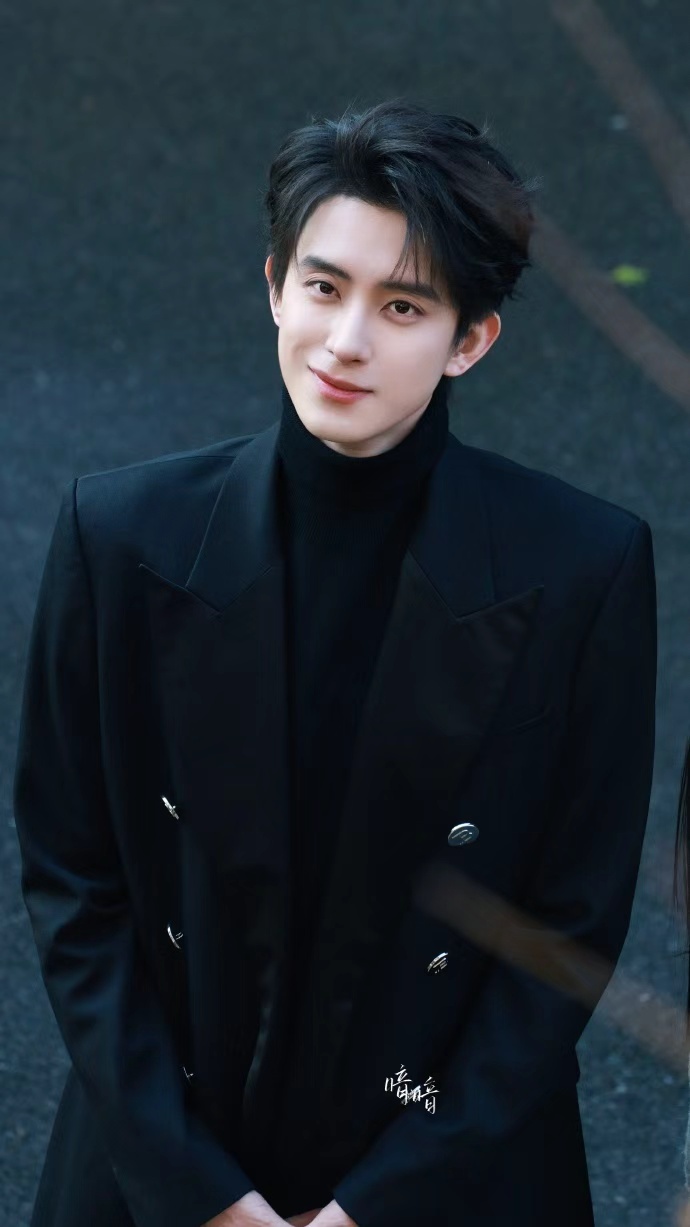 敖瑞鹏歪嘴一笑倨傲感敖瑞鹏高领内搭西装大衣权威霸总敖瑞鹏高领内搭西装大衣权威霸总