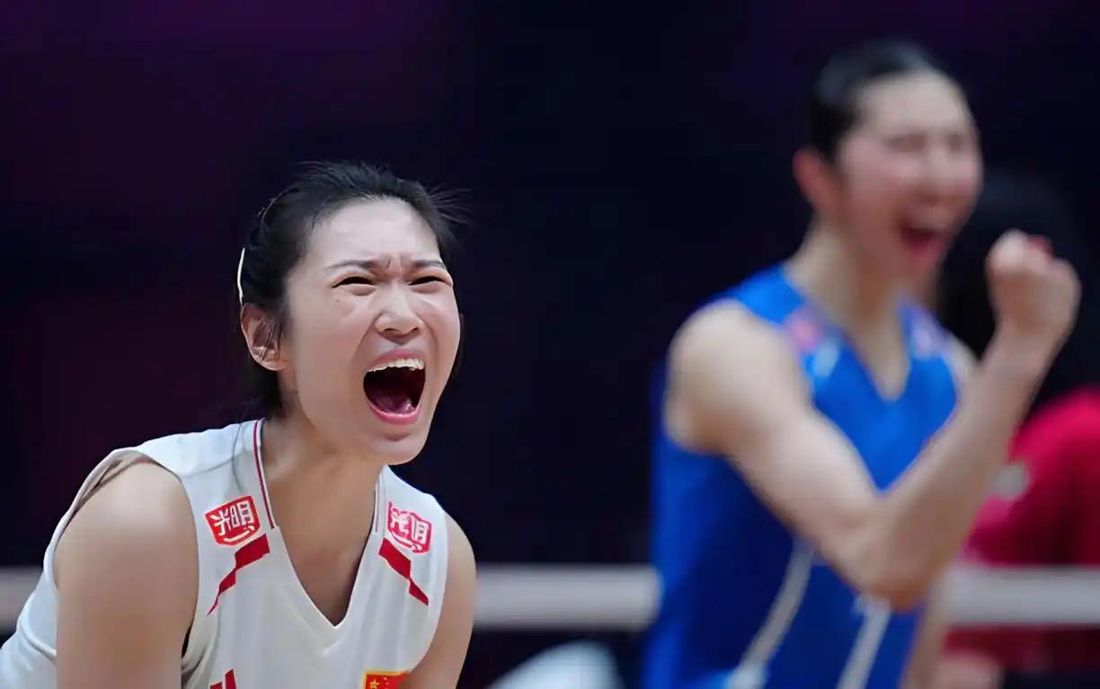 中国女排破除心理魔障！向泰国报一箭之仇，顺利出线，张籽萱建奇功，接下来将同日本、