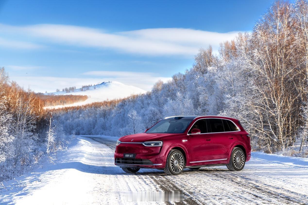 问界M7近日迎来新一轮OTA升级，围绕春节出行场景，在智能驾驶与座舱体验上实现多