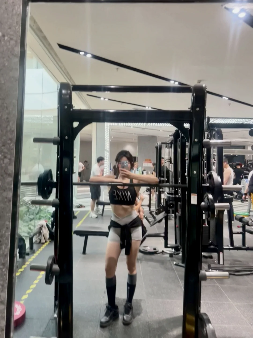 一个不爱练臀腿的小女孩