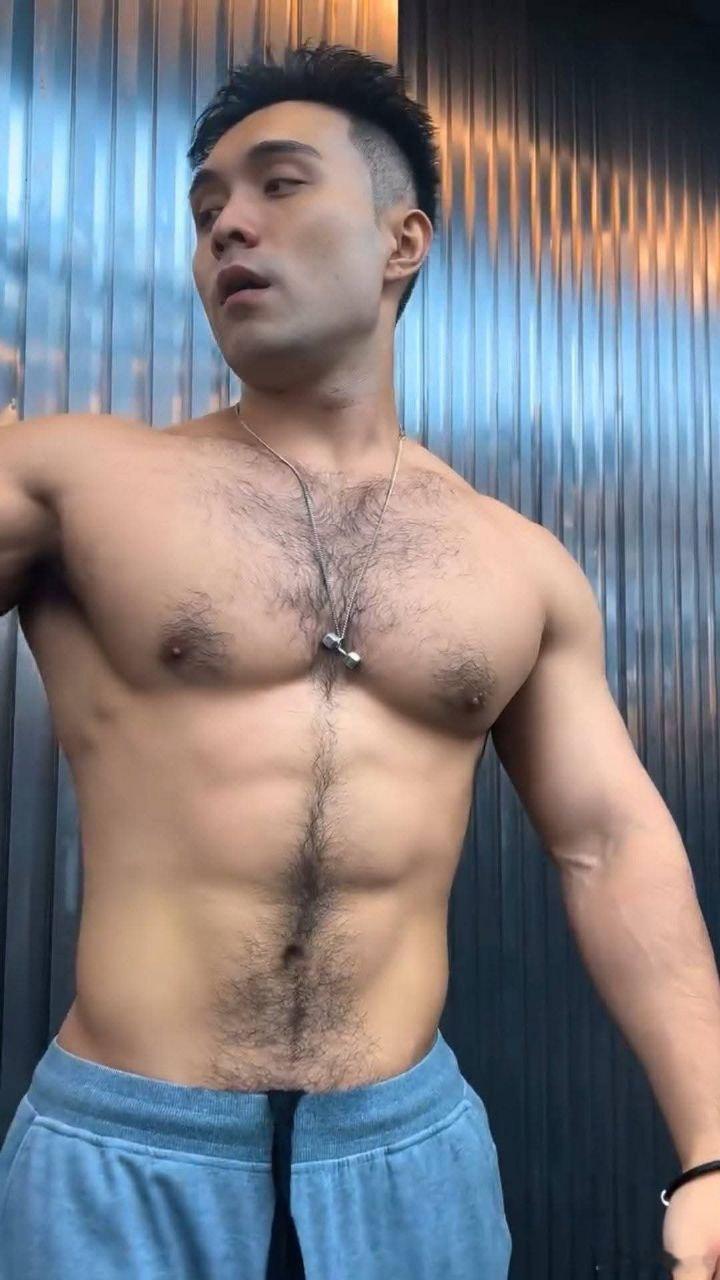 他看起来很性感MaleModel