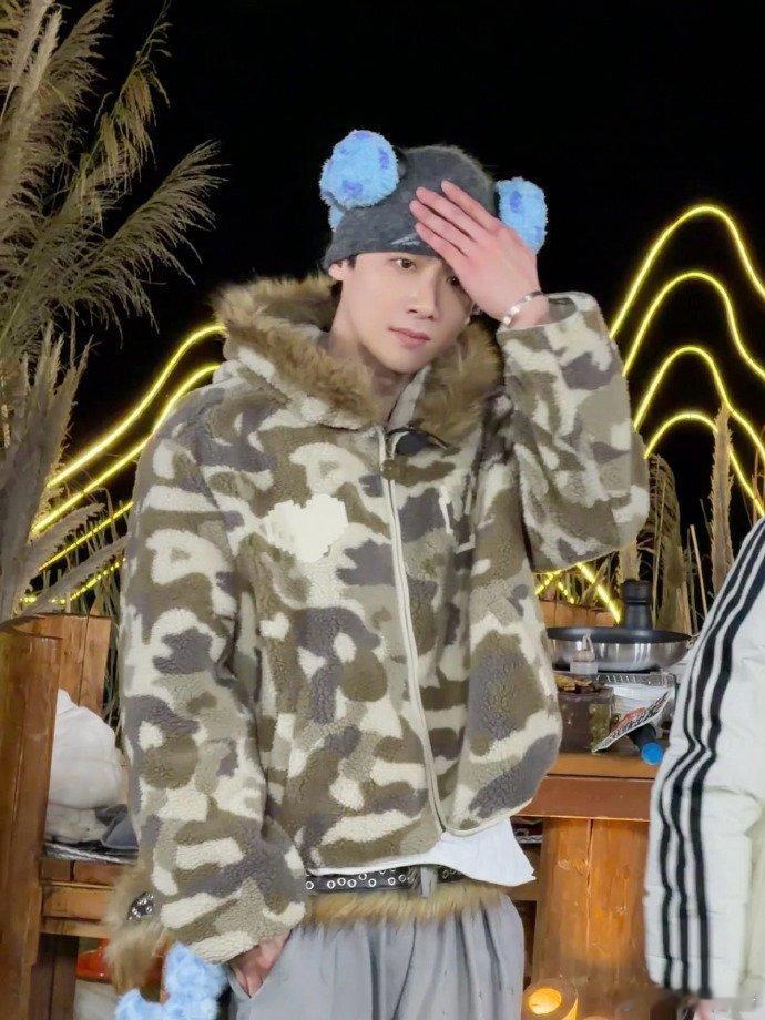 白敬亭才是真正的难哄全团轮番上阵，只为让他赢一次输遍全场还被让着太幸福被调侃真的