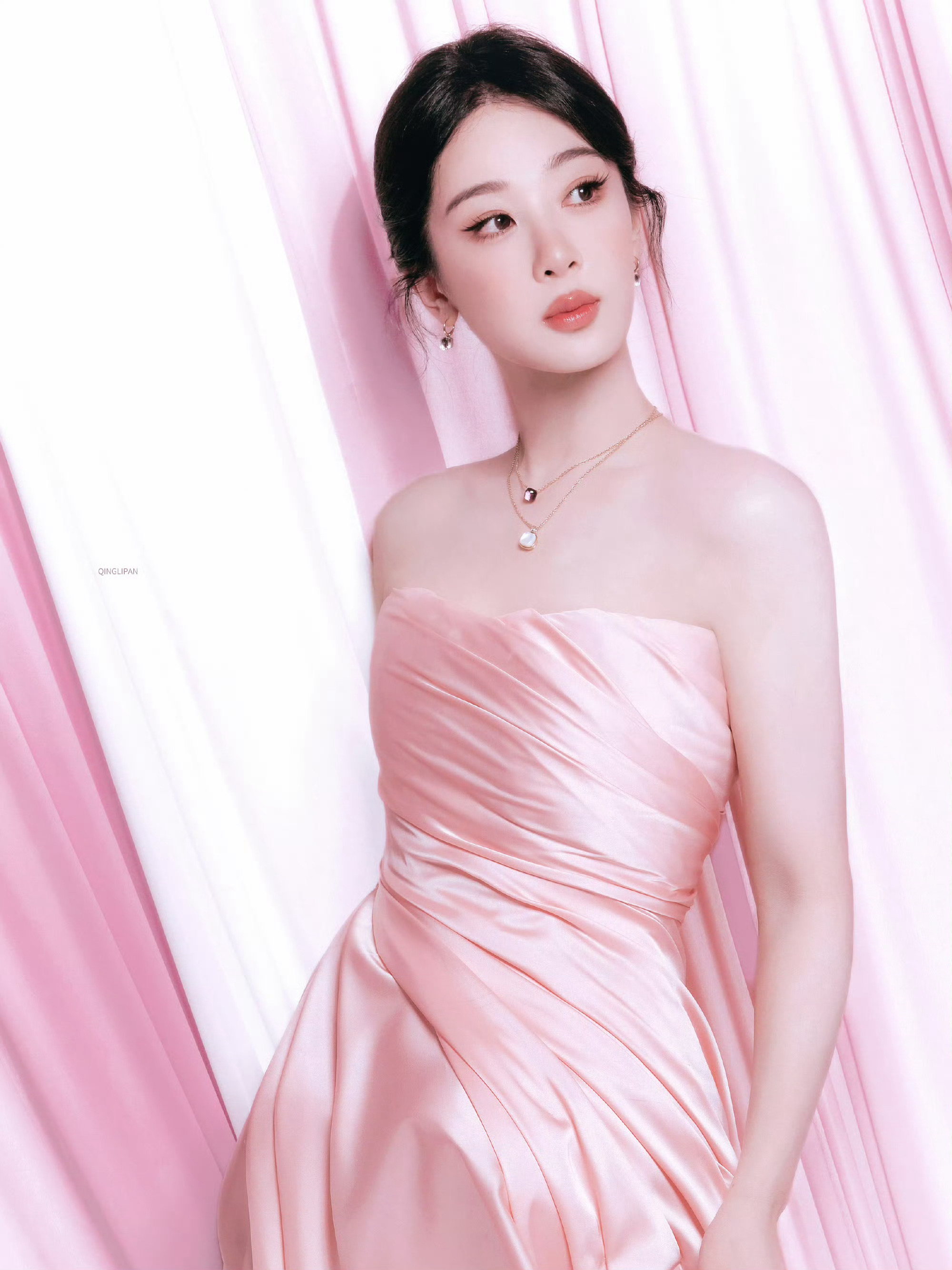 杨紫玉兰花开君再来 💜杨紫董竹君 回首亘年漫月里所有怦然心动，你仍拔得头筹。秋