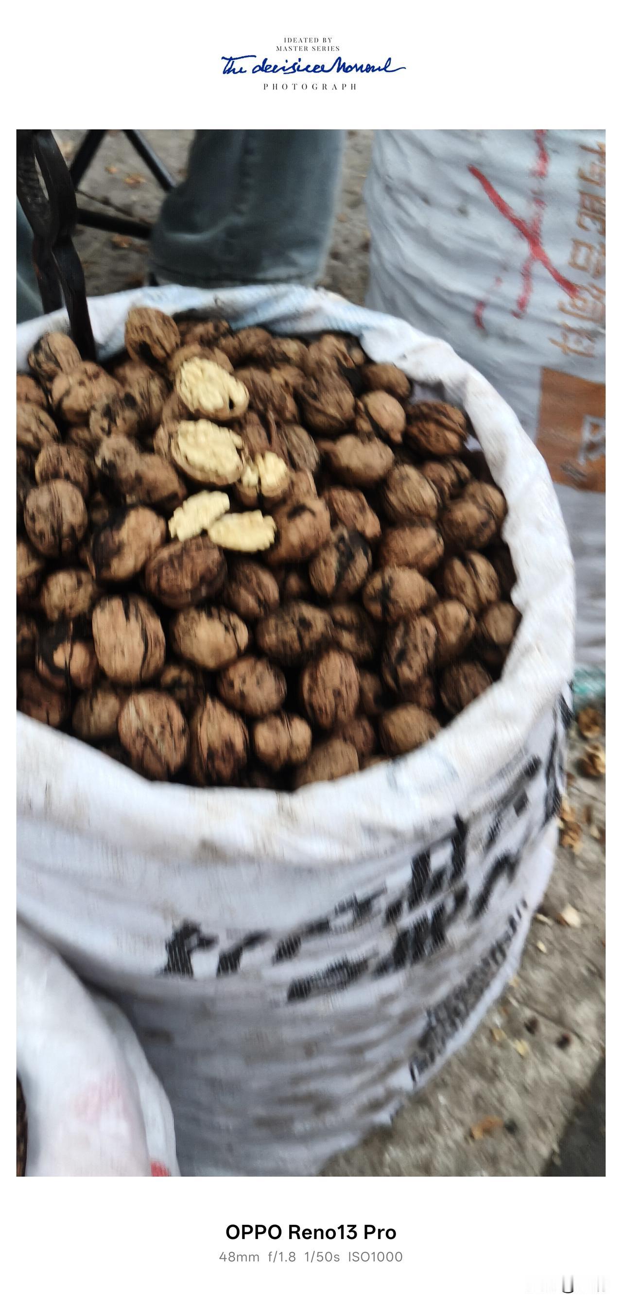 每年一入秋，峨眉市面上的核桃就多的很，这些人哪里那么喜欢吃新鲜核桃啊？要知道，新