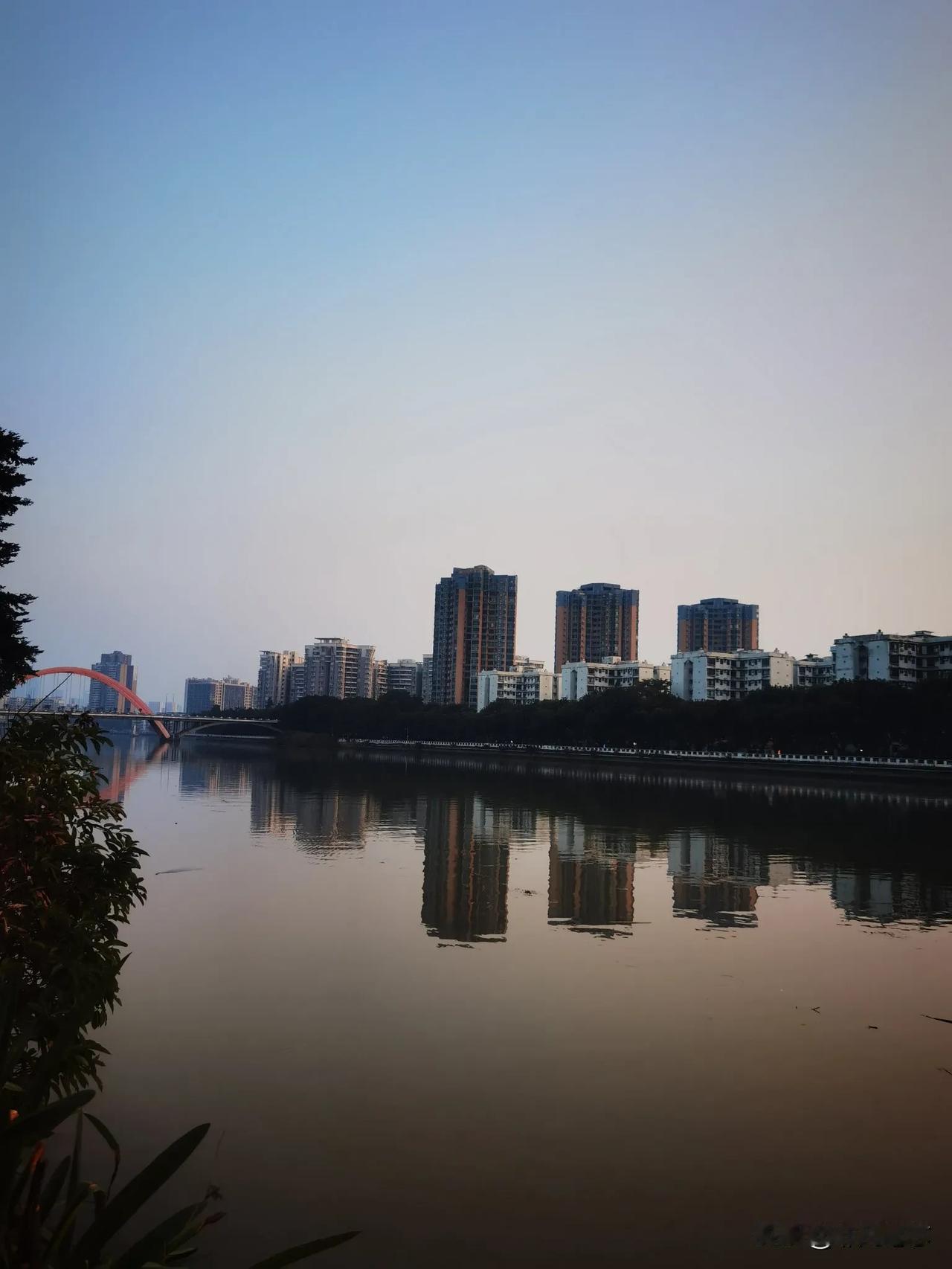 随手拍张照动与静的结合，随手拍身边的美好瞬间，分享给大家！周末愉快[送自己一朵花