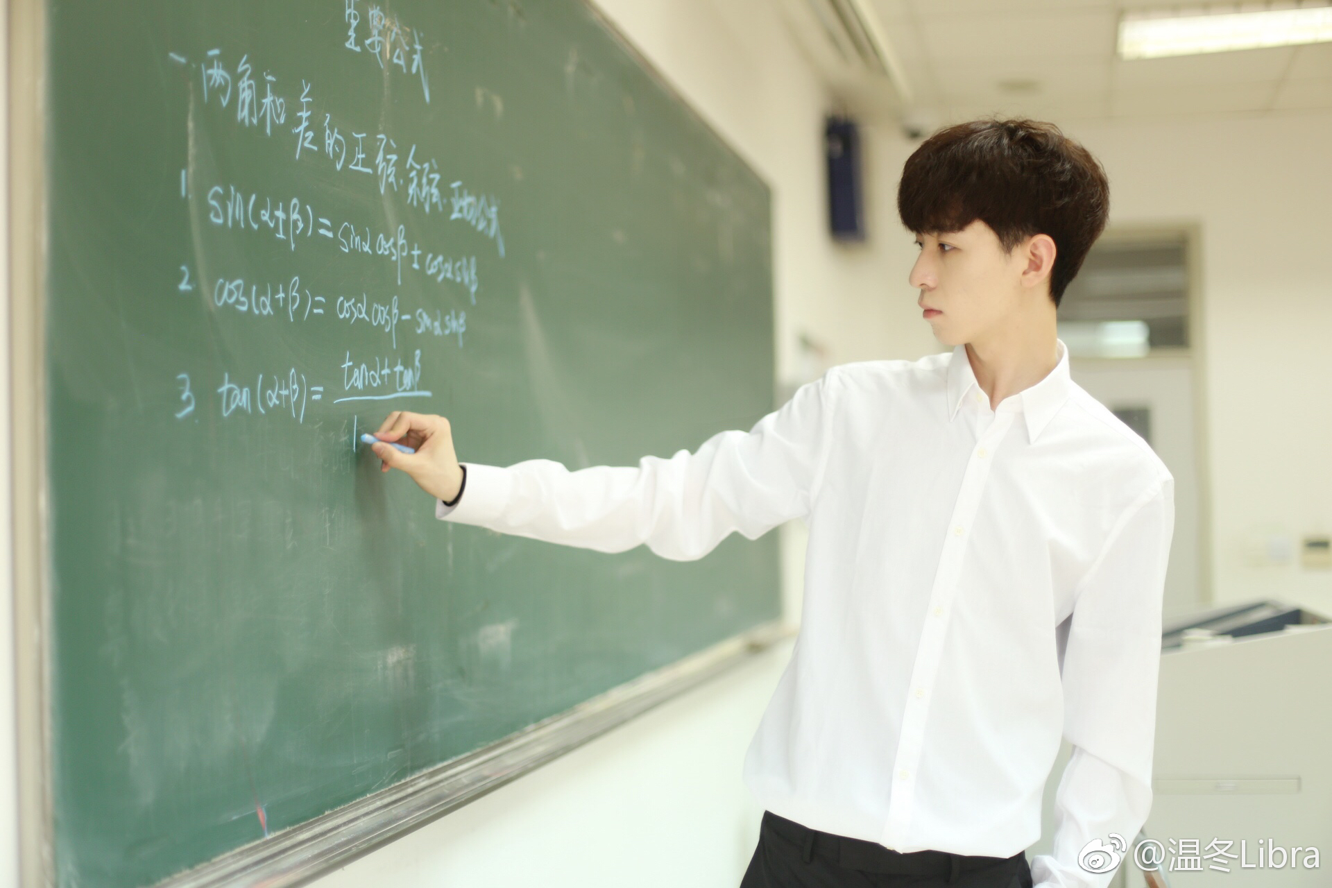 【同学们帮转】新学期开学你就会遇到实力与颜值并存的任课老师，助你大幅度提分并从此