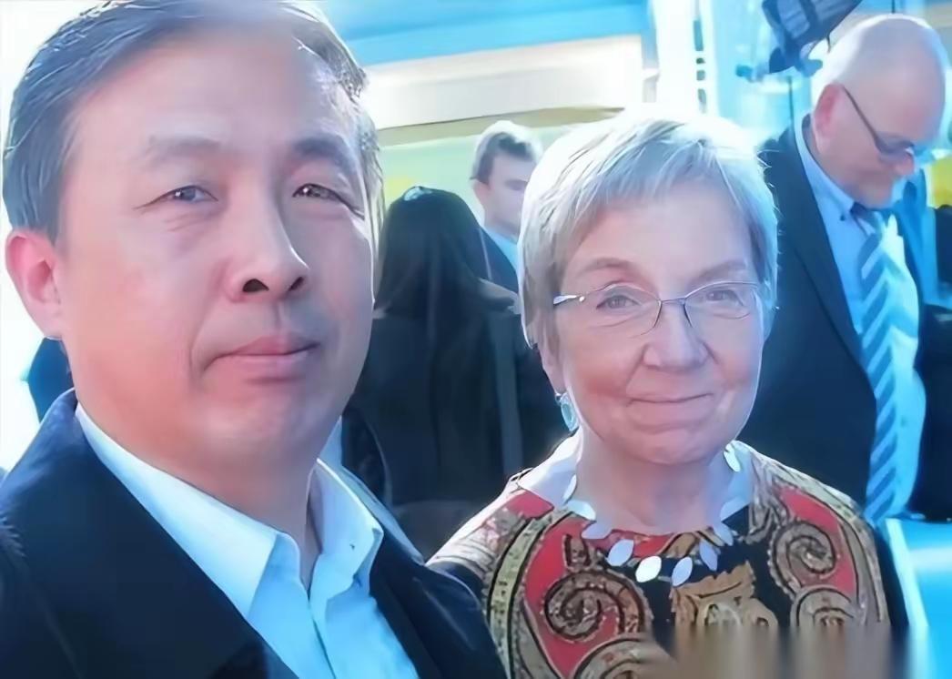 "晚一秒就万劫不复!中国该立刻向美国低头，交出发展权才能保命!"很多人现在再回头