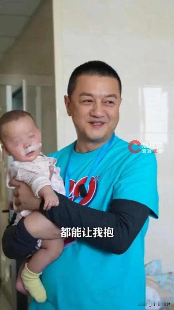 娱乐圈做慈善的人不少，
唯独李亚鹏口碑从头到尾零差评！
 
很多人都好奇，为什么