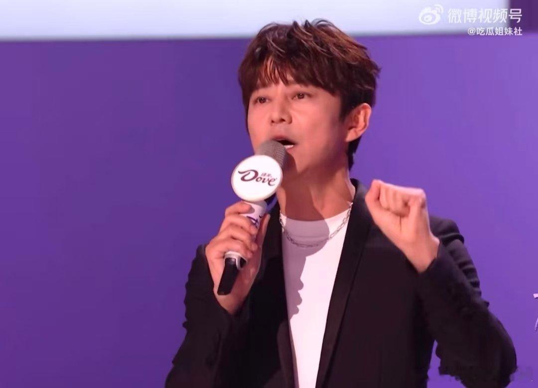 名场面预警！那英开团唱响《栀子花开》，华晨宇秒跟超配合，面对何炅的“严肃”提醒，