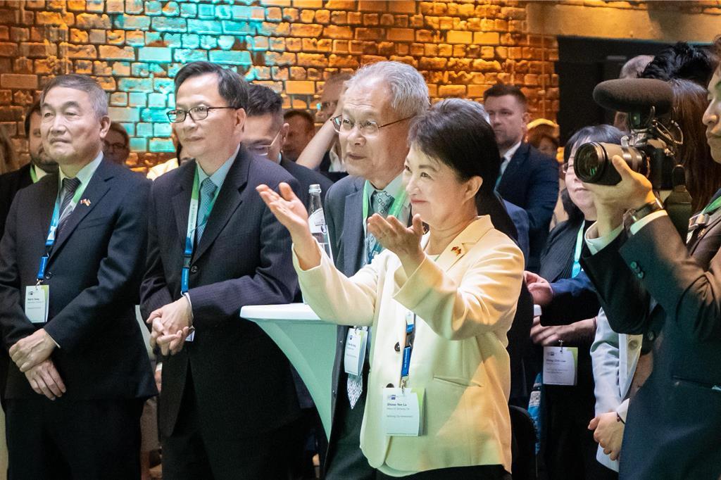 台中市长卢秀燕赴欧拼经济，德国时间6月10日抵达有"德国硅谷"之称的萨克森邦首府
