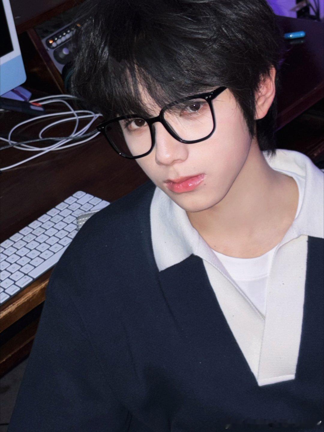 王橹杰王橹杰的脸真是帅的没话说 