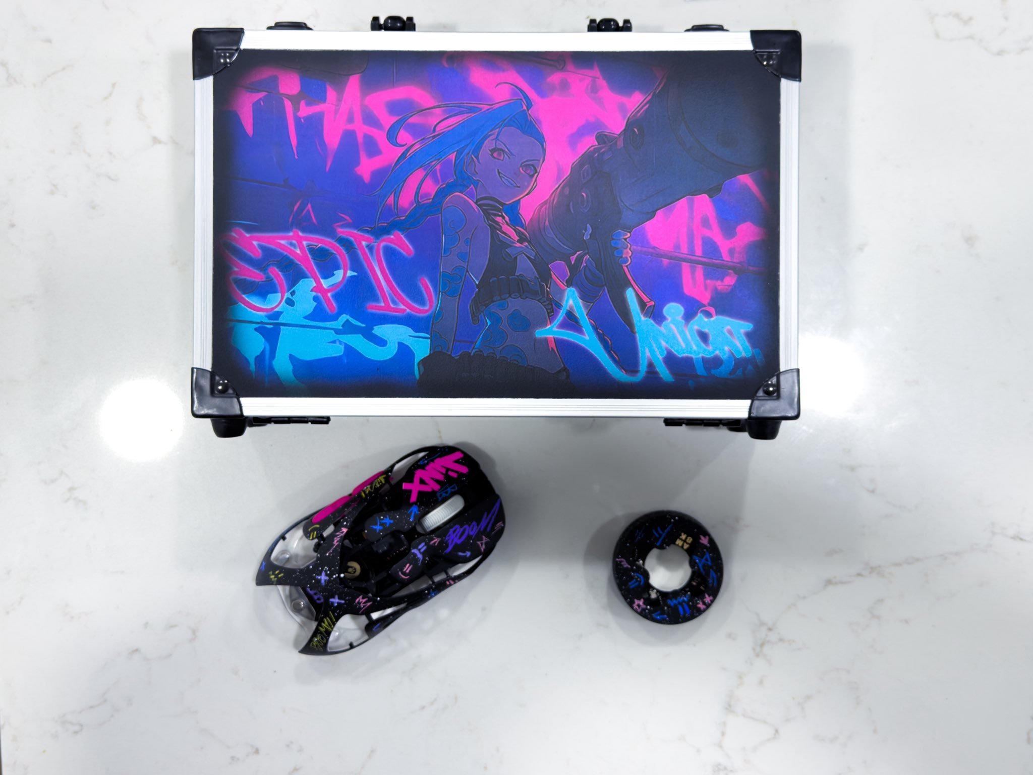 来自改装老手 Nachocustomz 的金克斯主题 AM30 