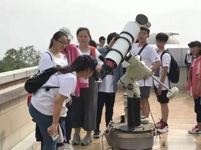 青春的潜力究竟能抵达怎样的高度，哈尔滨五名高中生用一枚火箭给出了震撼答案。202