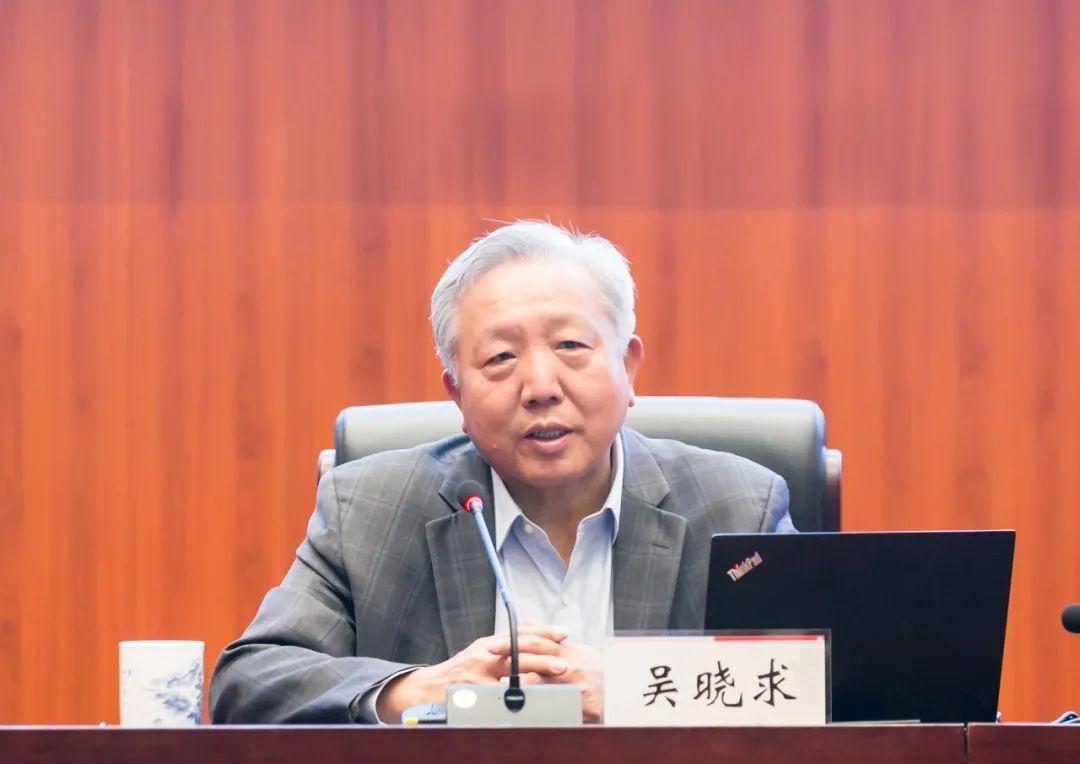 "这才叫真专家！" 经济学家吴晓求教授放话："老百姓都没收入了，还在那儿硬刺激消