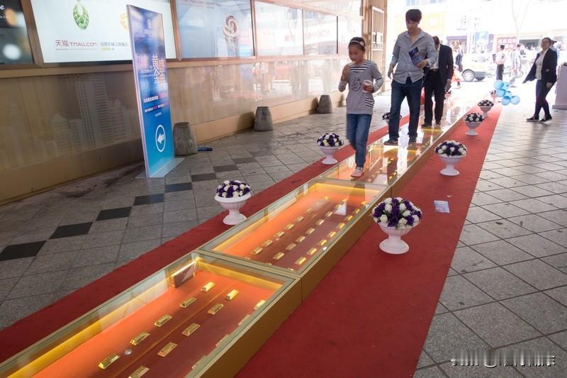 拥有价值1000万的黄金，那妥妥算千万富豪啊！想象一下，1000万的黄金堆在眼前