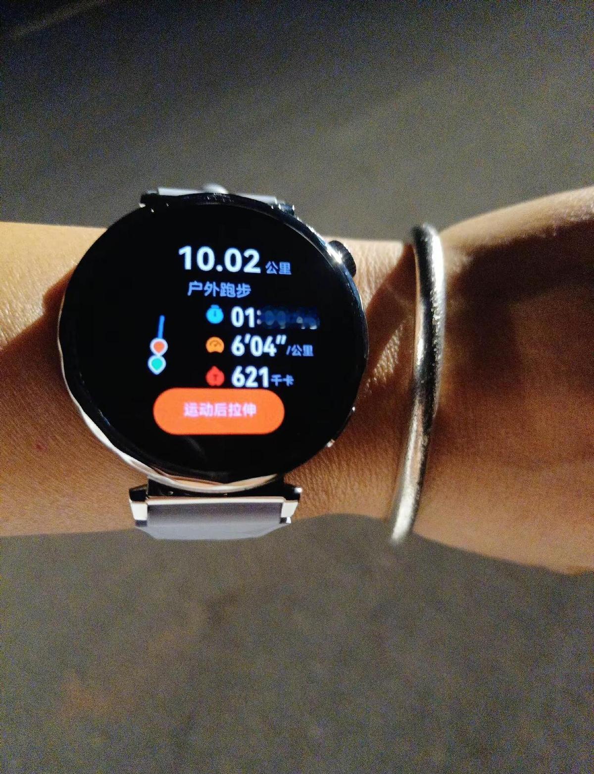 十公里，不是谁都能跑完的。
你咬牙冲完的那刻，腿在抖，心在跳，但你没停。
全国三