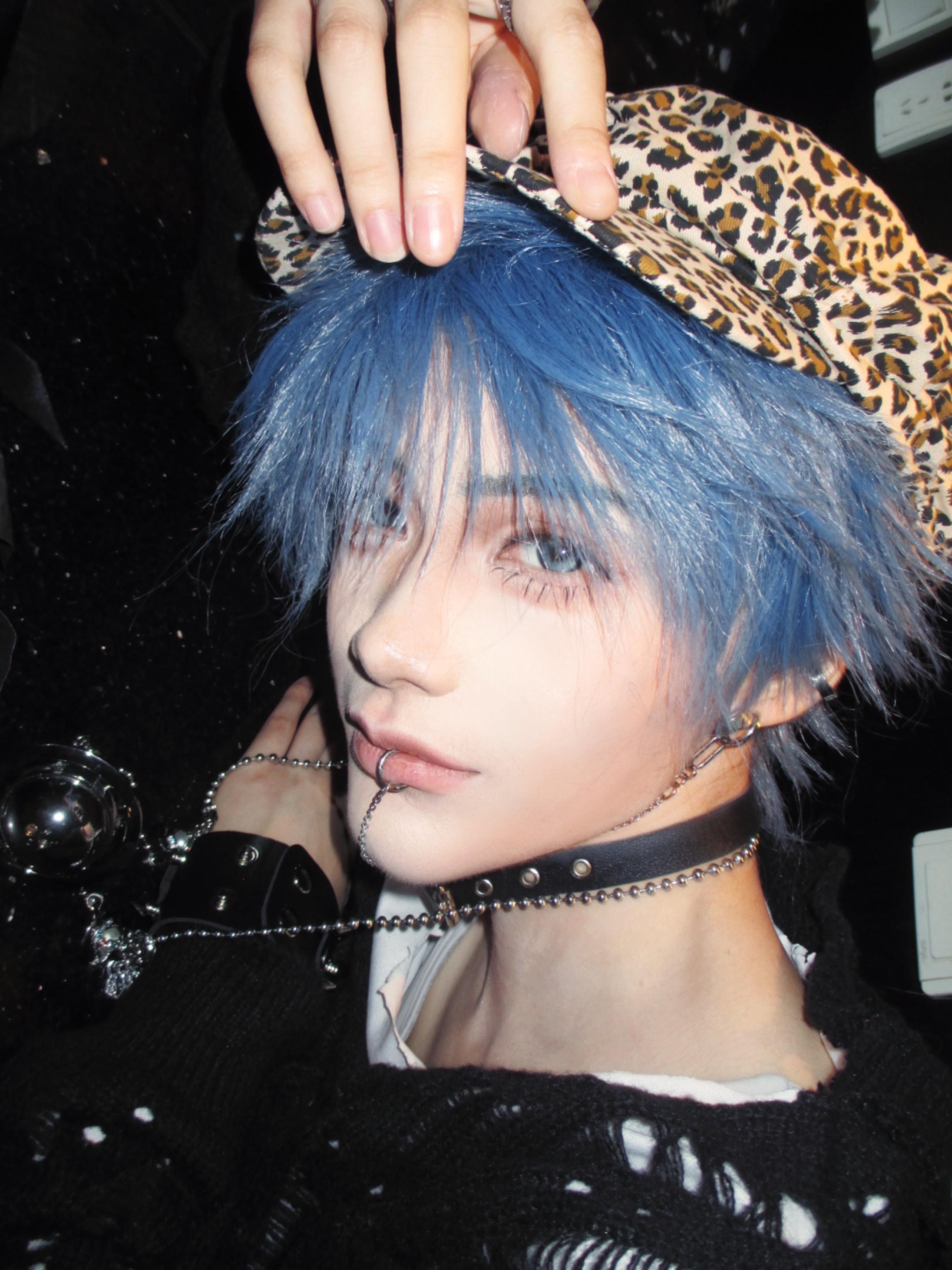 我们团的贝斯手。