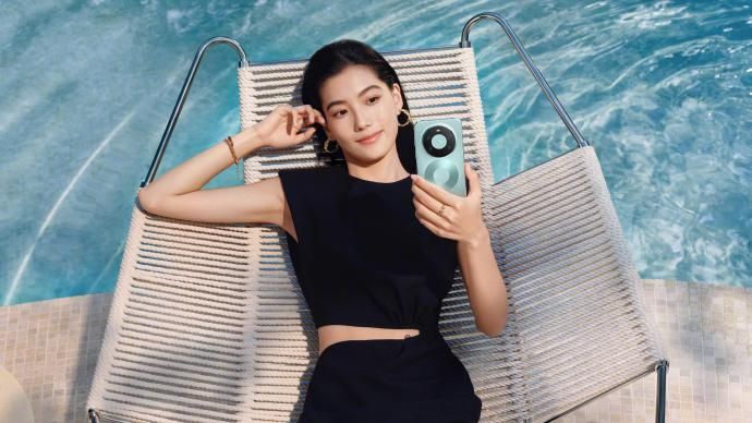 这设计长在我的审美上！全系直屏设计，颜色命名也是“极”好的。外观都这么强，性能不