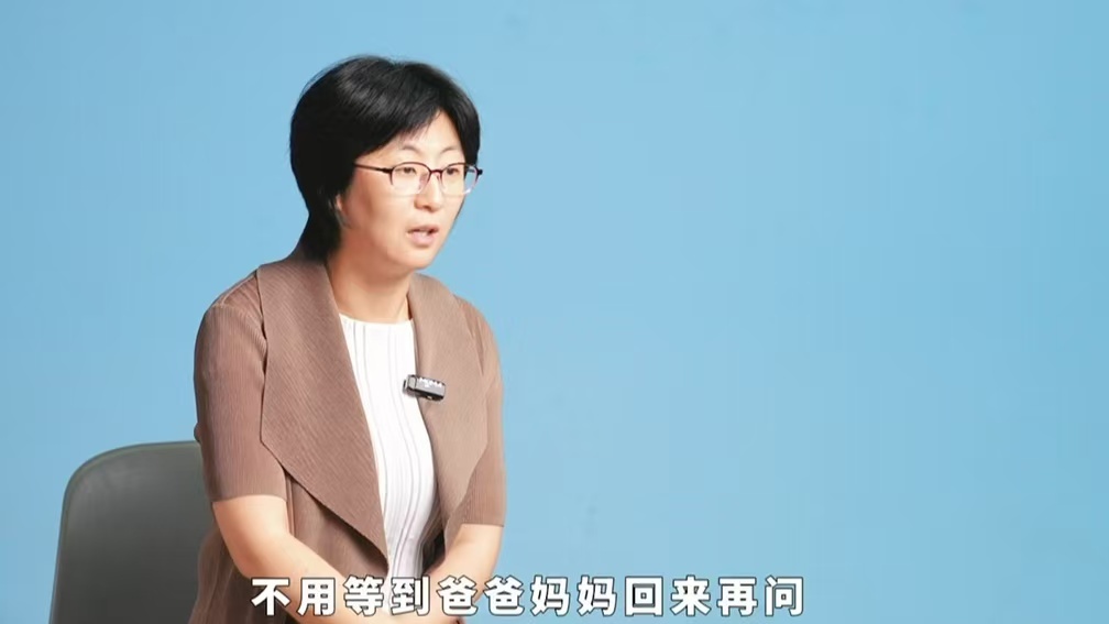 北京小学生说三年级太难了稚嫩童声满是困惑海淀小孩锐评三年级英语则从学科切 入，让