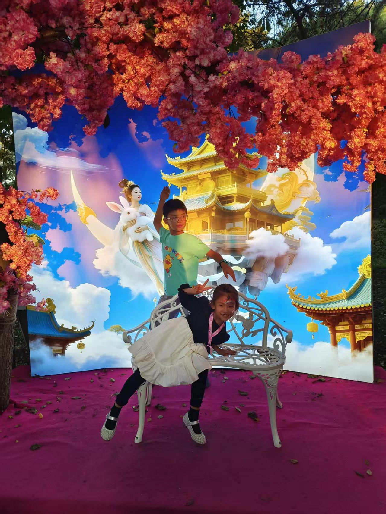 两个宝宝十一在长春动植物园闯入《西游记》的奇幻世界！
 
孩子们在月宫和嫦娥玉兔