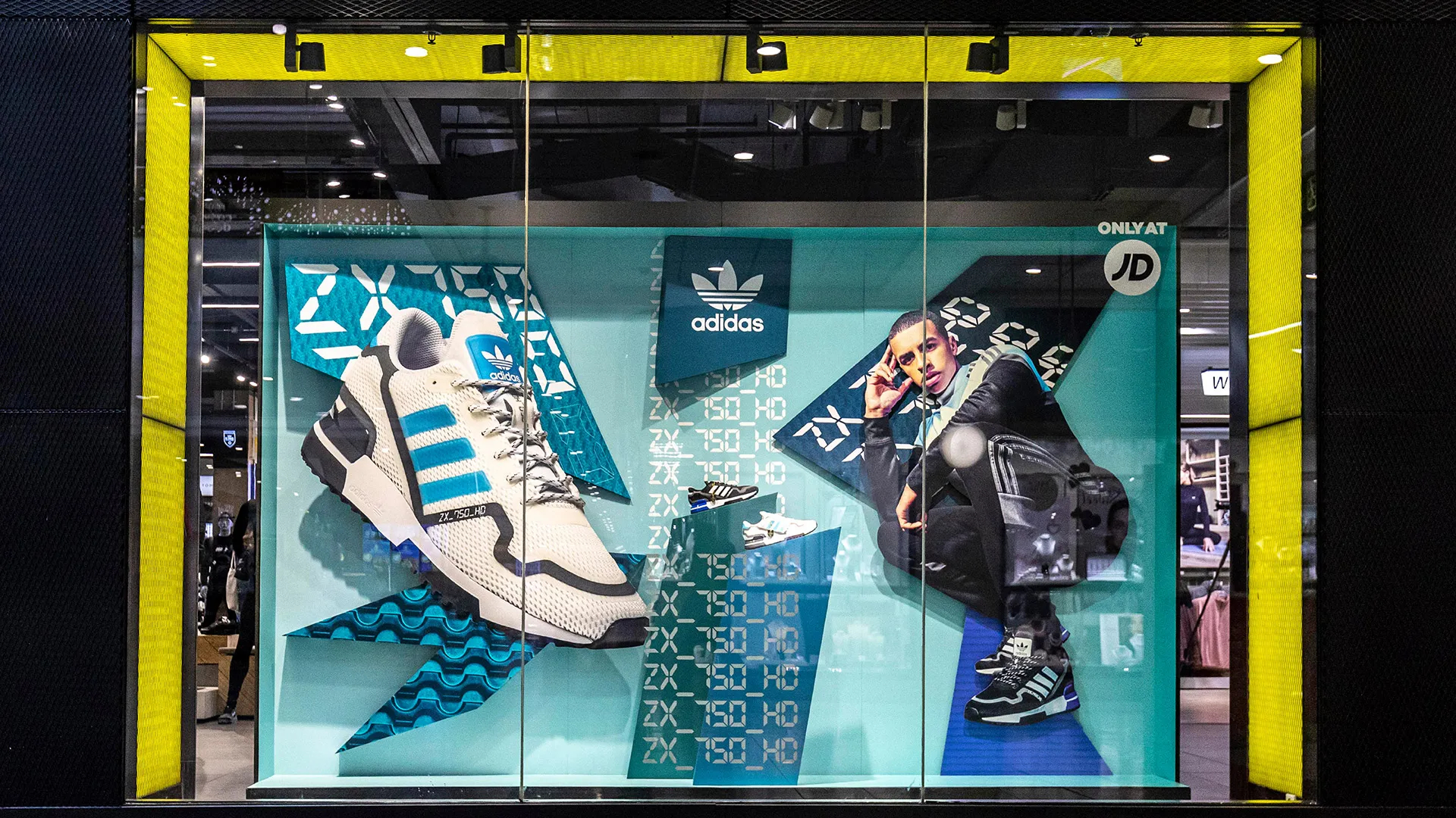 JD Sports adidas ZX750鞋控的日常球鞋陈列欣赏球鞋广告