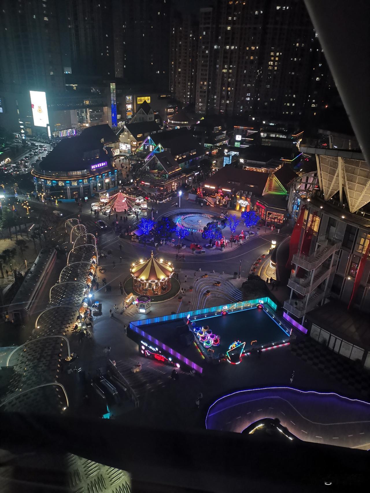 日常这情况，你会怎么做？
     昨天，路上遇到一个场景，非机动车道，一辆车直