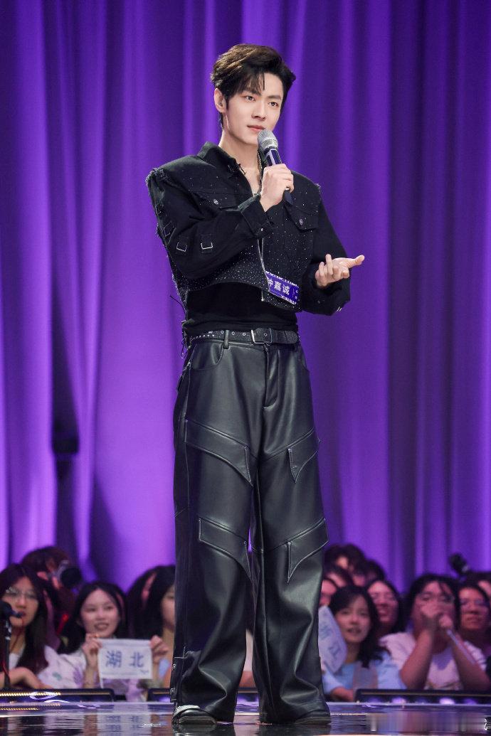 音乐剧演员勇闯内娱选秀 钟嘉诚简直是选秀 “外挂”！上戏音乐剧背景 + 500 