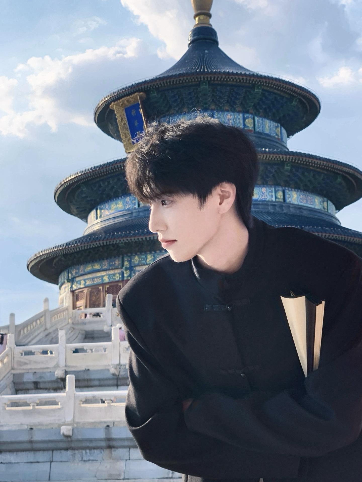 见月如见人，中秋节快乐！