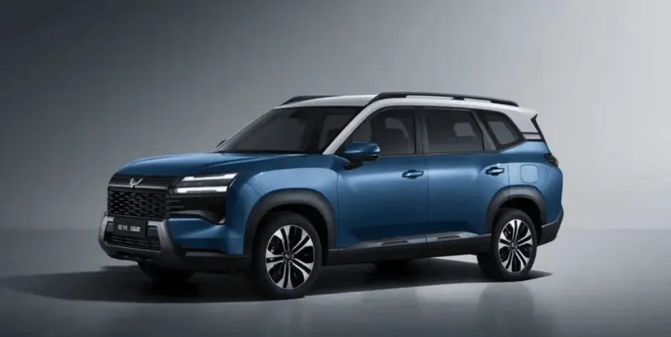 五菱星光家族硬派SUV定名星光560长宽高分别为4745/1850/1755（1