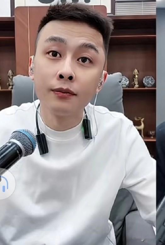 洋洋洋座驾兰博基尼发生严重车祸燃窜天大火，5米相邻加油站吓跑员工！

     