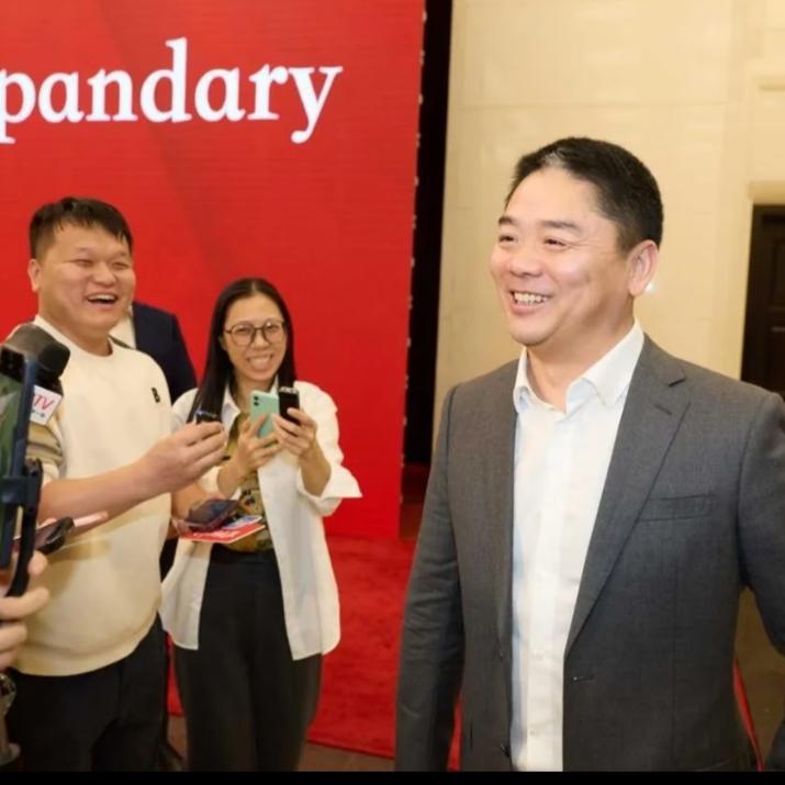 谁能想到，东哥斥资50亿
竟然是布局游艇项目，
不是说他钱乱花，而是填补了我国的