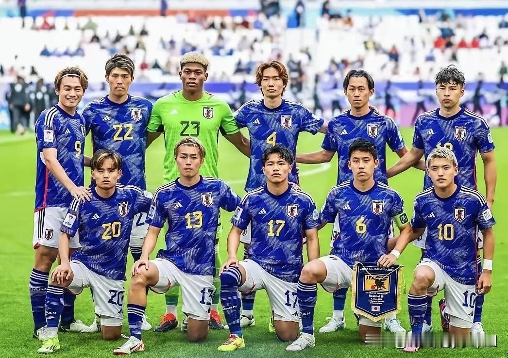 日本全国高中足球锦标赛决赛，六万人到场看球。六万人，不是职业联赛，就是一群十七八