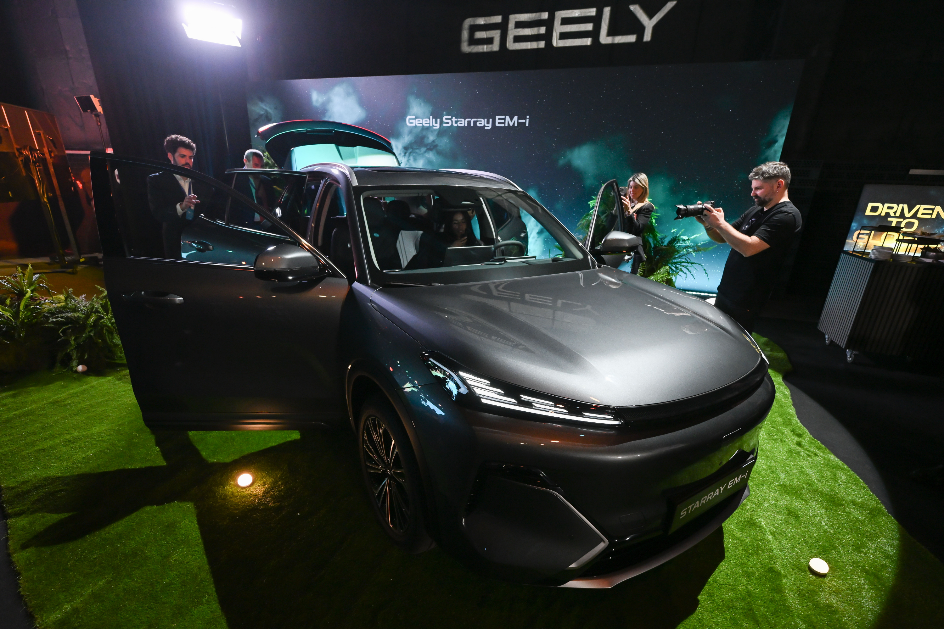 【美媒：#中国应对中东危机展现惊人韧性#】#夜读# 彭博新闻社网站4月3日发表题