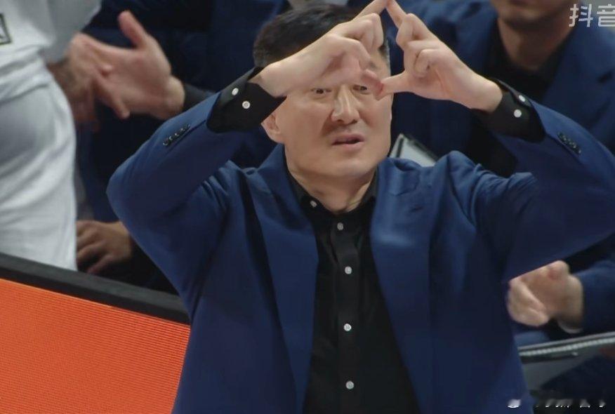 广东队半场落后5分，最后被打了一波18比0太伤了...进攻断电，防守崩盘，说实话