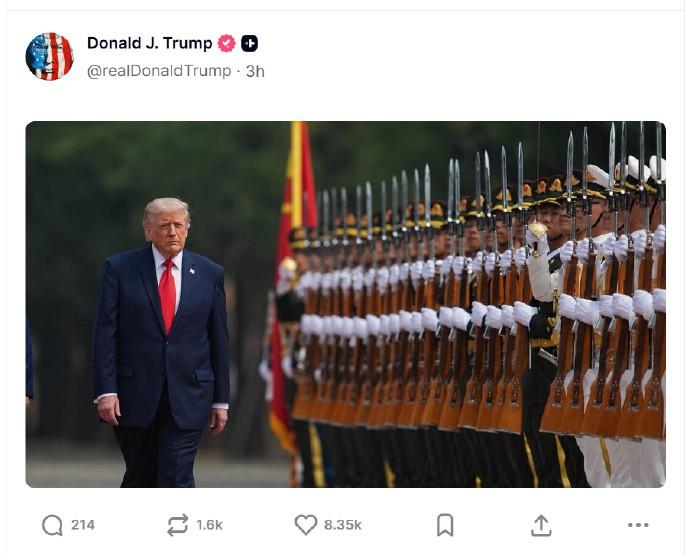 还是忘不了！特朗普又晒检阅解放军仪仗队照片，还展示自己的军装照

我军仪仗队的英