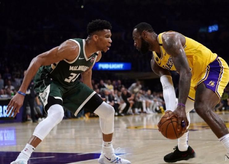 近日，詹姆斯经纪人里奇·保罗在节目中谈到了字母和雄鹿的拉锯。富保罗：“如果我对雄