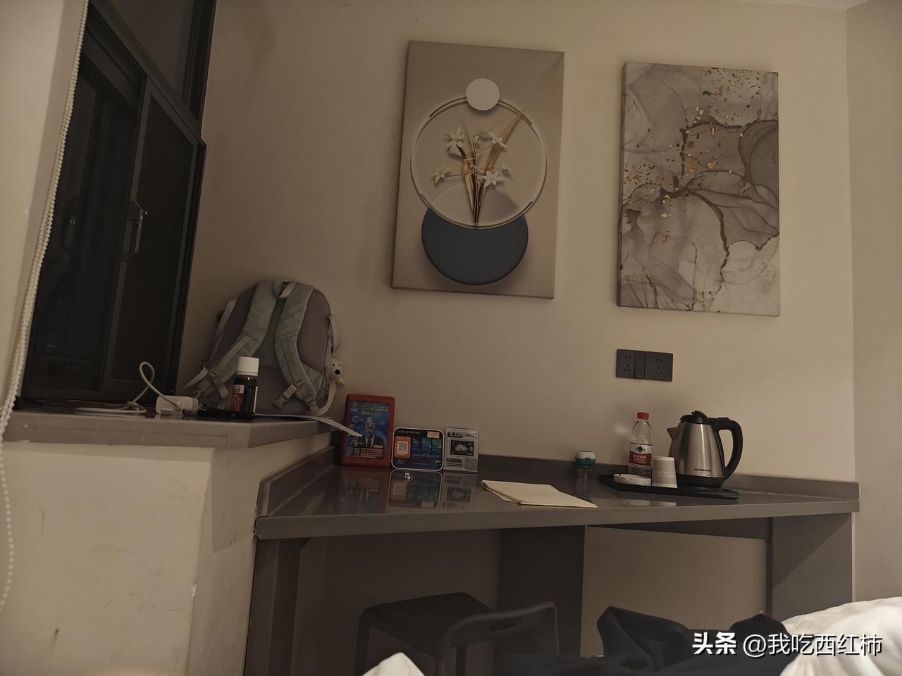 隔壁能不能小声点
终于明天考研复试了，在我背书的时候，隔壁房间传来了阵阵造孩音，