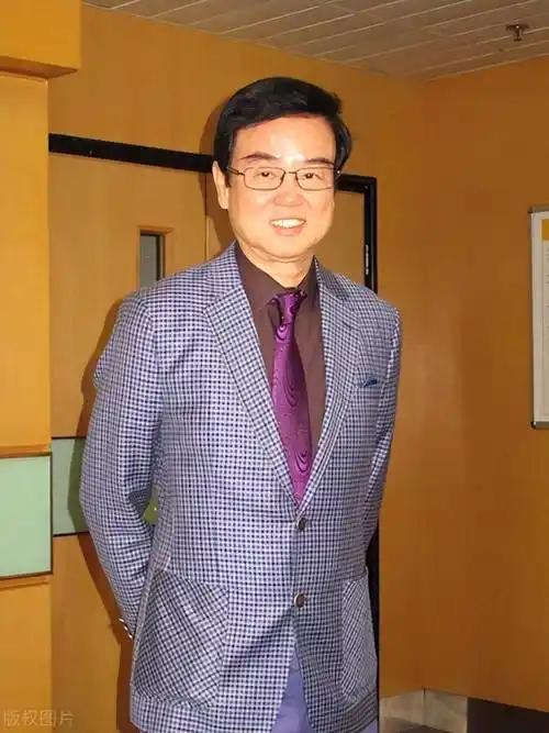 6月17日，80岁的资深电影人黄百鸣主动前往西九龙裁判法院，申请撤销此前获准的保