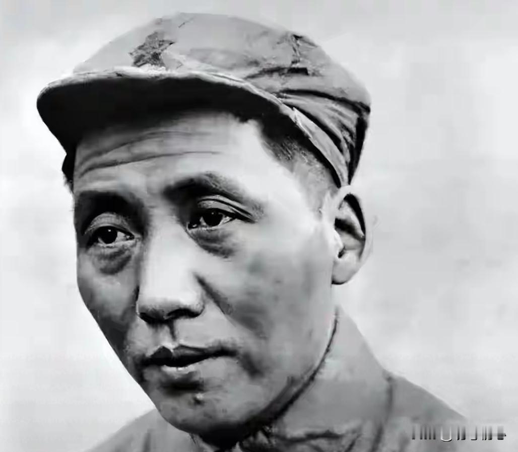 万水千山燃尽皮囊，唯存赤心滚烫
 
长征结束时，他瘦得脱了相。
​周恩来后来回忆