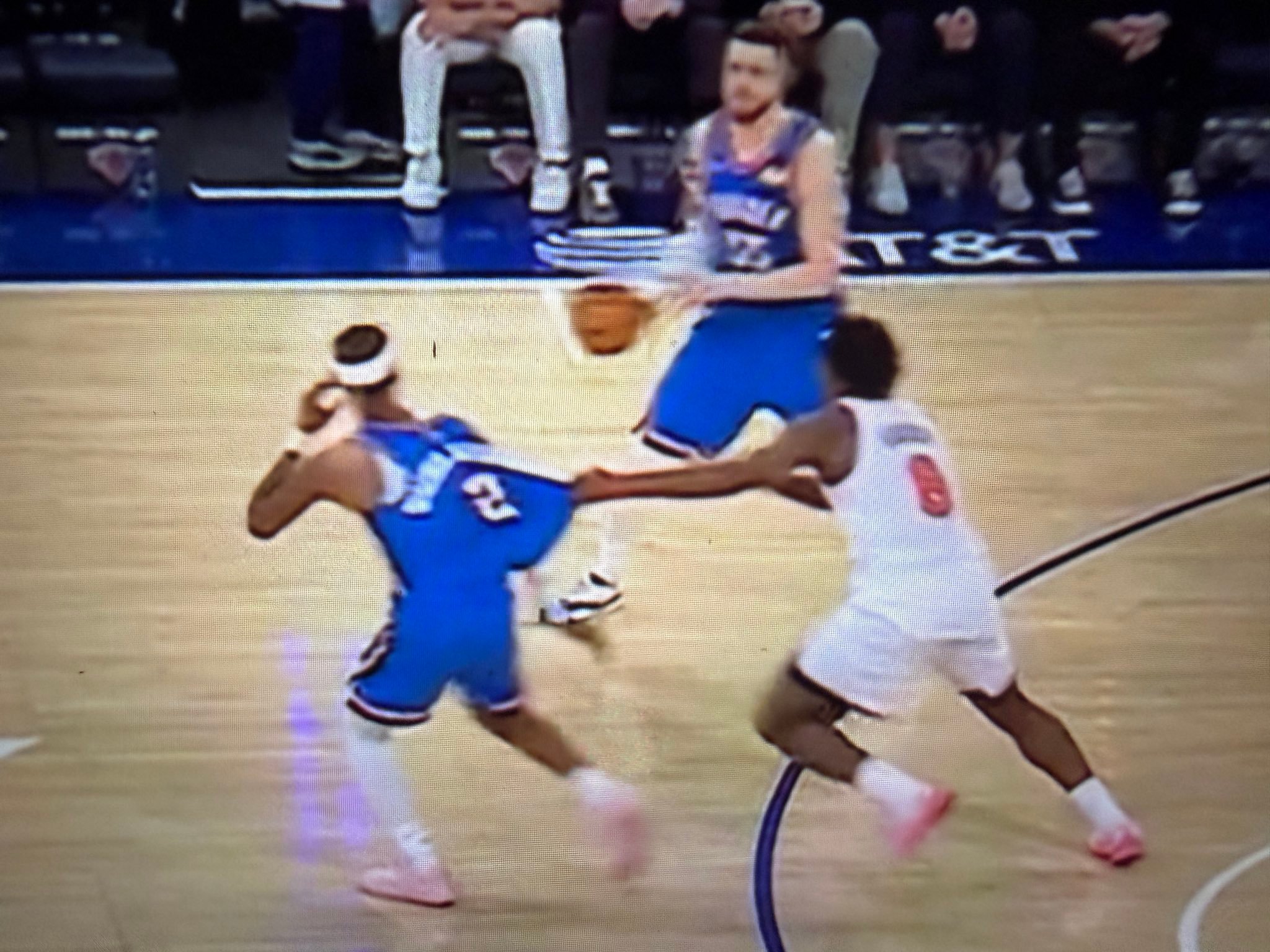 迈克布朗赛后评价亚历山大：“他特别擅长让裁判相信自己被犯规了——这一点他可能是全